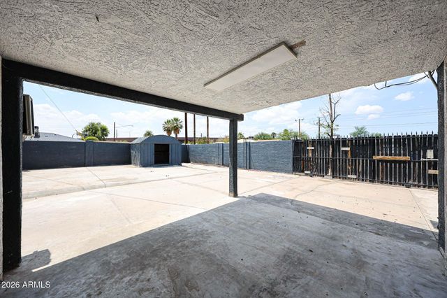 2621 W AVALON Drive, Phoenix, AZ 85017