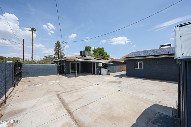 2621 W AVALON Drive, Phoenix, AZ 85017