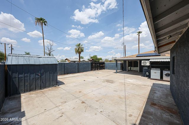 2621 W AVALON Drive, Phoenix, AZ 85017