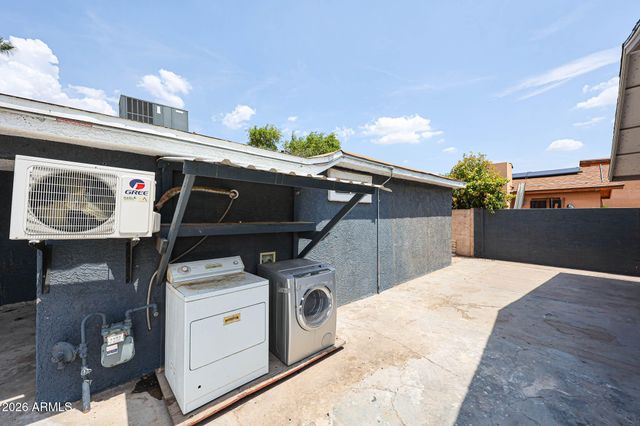 2621 W AVALON Drive, Phoenix, AZ 85017