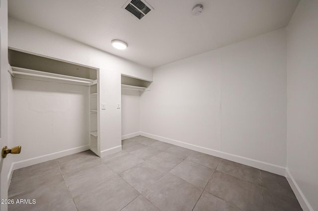 2621 W AVALON Drive, Phoenix, AZ 85017