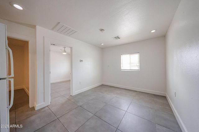 2621 W AVALON Drive, Phoenix, AZ 85017