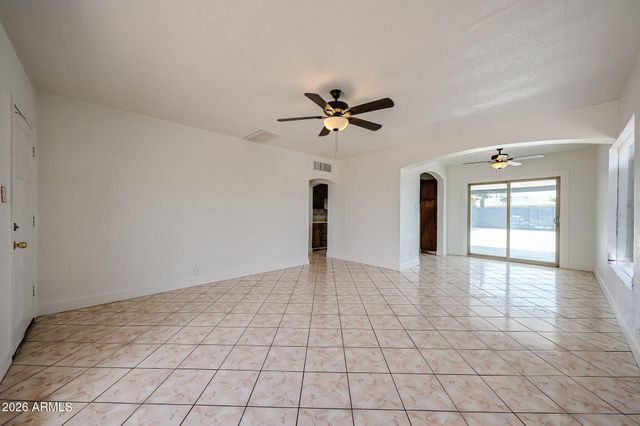 2621 W AVALON Drive, Phoenix, AZ 85017