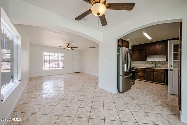 2621 W AVALON Drive, Phoenix, AZ 85017