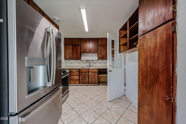 2621 W AVALON Drive, Phoenix, AZ 85017