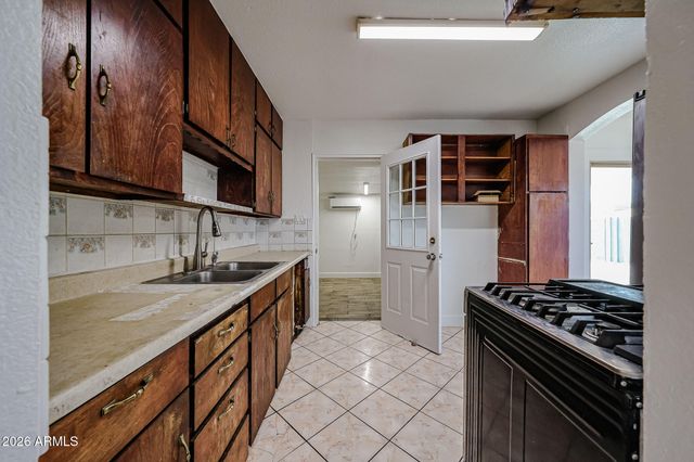 2621 W AVALON Drive, Phoenix, AZ 85017