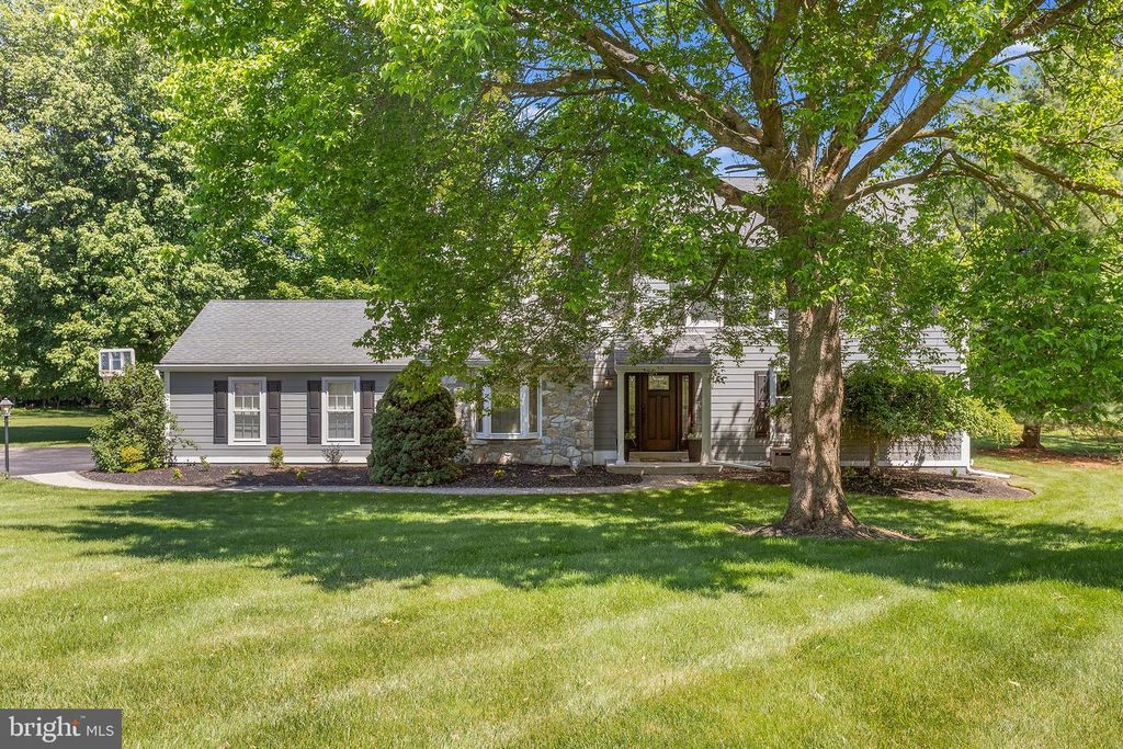 11 ALMY DR, Malvern, PA 19355