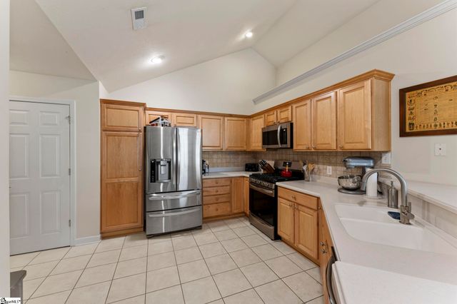 67 Fudora Circle, Simpsonville, SC 29681