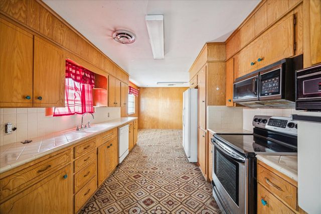 2101 Belvedere Drive, Baytown, TX 77520