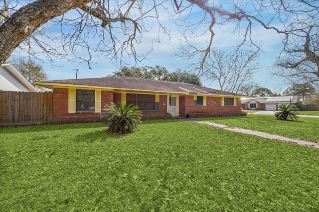 2101 Belvedere Drive, Baytown, TX 77520