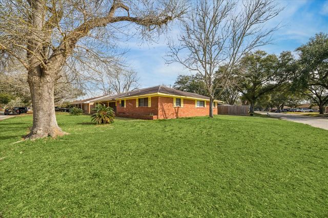 2101 Belvedere Drive, Baytown, TX 77520