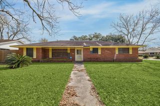 2101 Belvedere Drive, Baytown, TX 77520