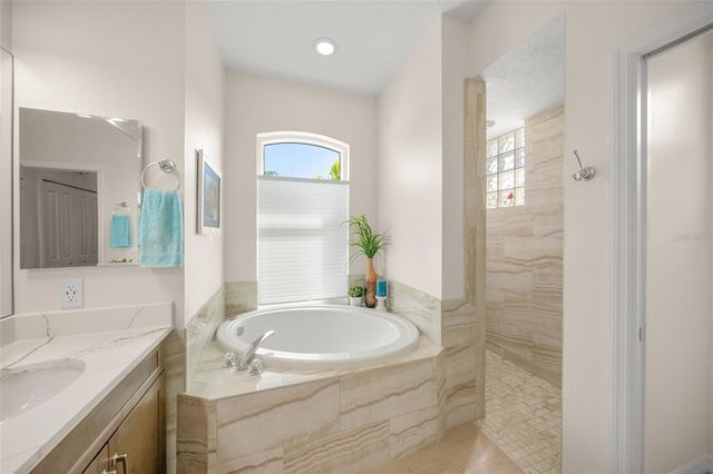 2290 VINTAGE STREET, Sarasota, FL 34240