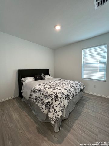 8523 Grosbeak Cove, San Antonio, TX 78245