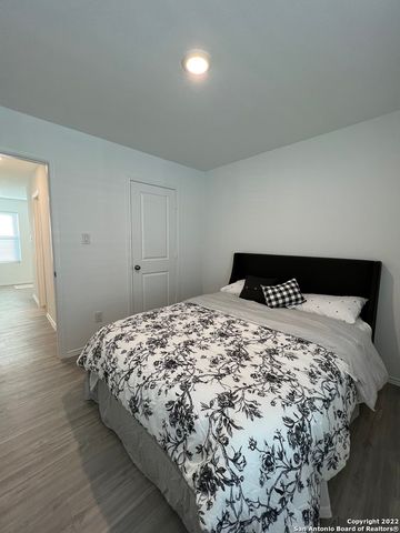 8523 Grosbeak Cove, San Antonio, TX 78245