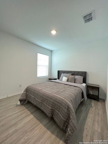 8523 Grosbeak Cove, San Antonio, TX 78245