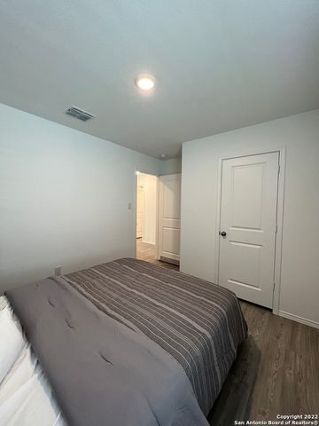 8523 Grosbeak Cove, San Antonio, TX 78245