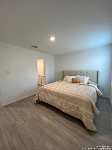 8523 Grosbeak Cove, San Antonio, TX 78245