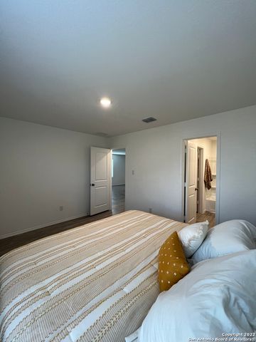 8523 Grosbeak Cove, San Antonio, TX 78245