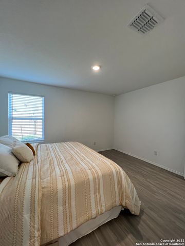 8523 Grosbeak Cove, San Antonio, TX 78245