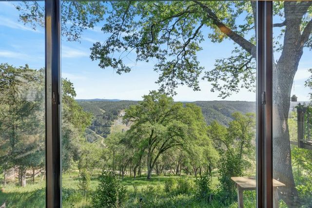 305 Riverview Dr, Auburn, CA 95603