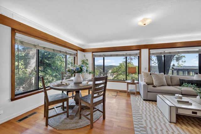 305 Riverview Dr, Auburn, CA 95603