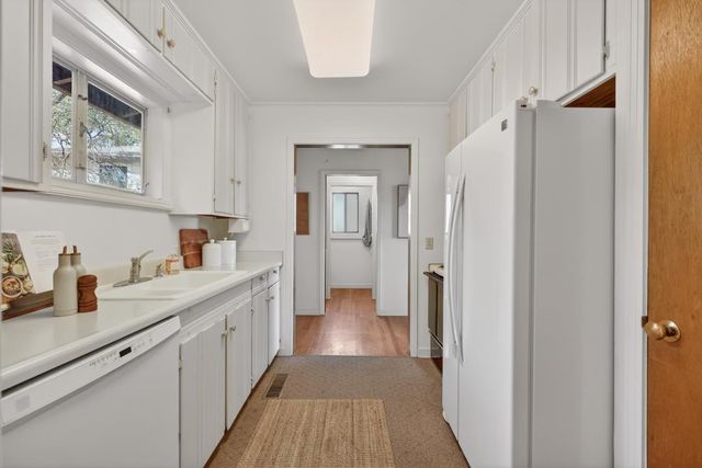 305 Riverview Dr, Auburn, CA 95603