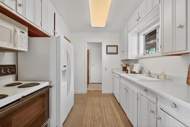 305 Riverview Dr, Auburn, CA 95603