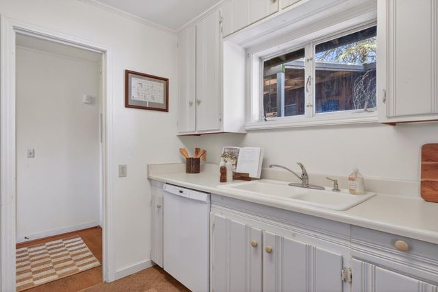 305 Riverview Dr, Auburn, CA 95603