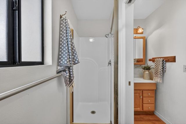 305 Riverview Dr, Auburn, CA 95603