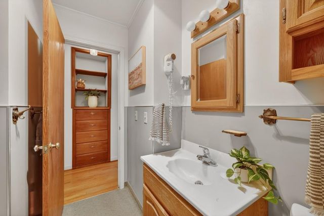 305 Riverview Dr, Auburn, CA 95603