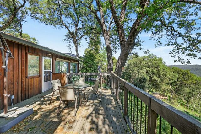 305 Riverview Dr, Auburn, CA 95603