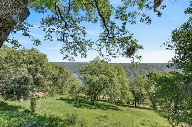 305 Riverview Dr, Auburn, CA 95603