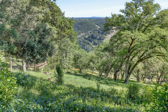 305 Riverview Dr, Auburn, CA 95603