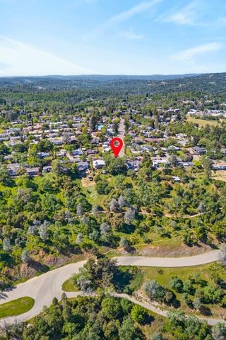 305 Riverview Dr, Auburn, CA 95603