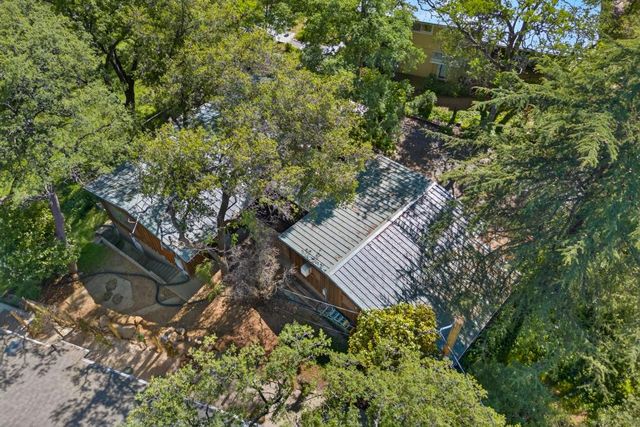 305 Riverview Dr, Auburn, CA 95603