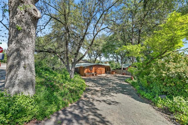 305 Riverview Dr, Auburn, CA 95603