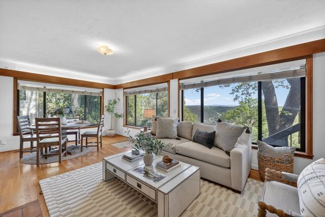 305 Riverview Dr, Auburn, CA 95603