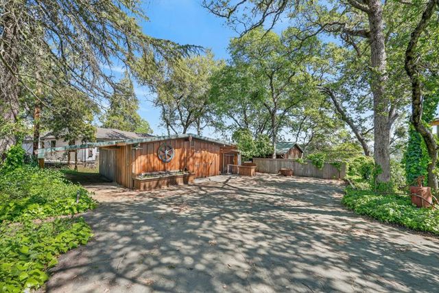 305 Riverview Dr, Auburn, CA 95603