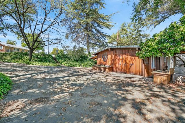 305 Riverview Dr, Auburn, CA 95603