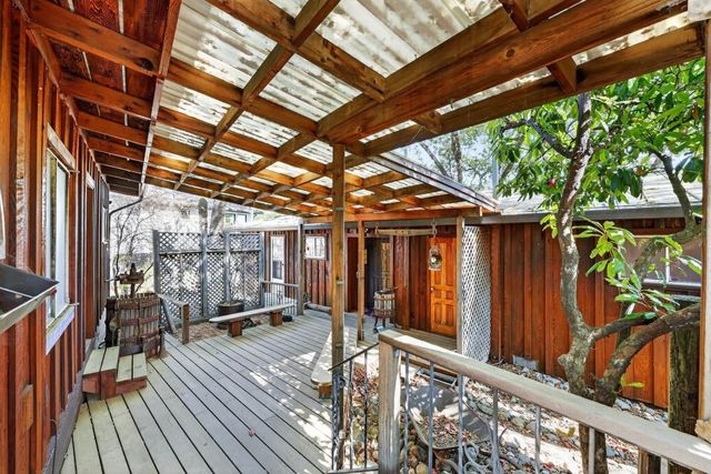 305 Riverview Dr, Auburn, CA 95603