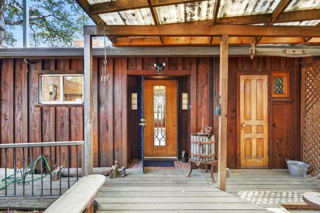 305 Riverview Dr, Auburn, CA 95603