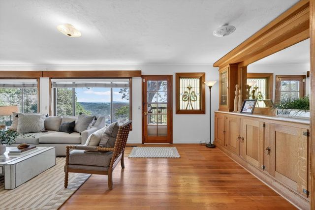 305 Riverview Dr, Auburn, CA 95603