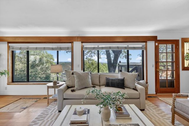 305 Riverview Dr, Auburn, CA 95603