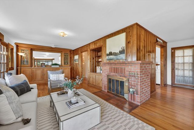 305 Riverview Dr, Auburn, CA 95603