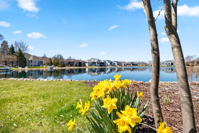 2405 CROWN POINTE BOULEVARD, Suamico, WI 54173