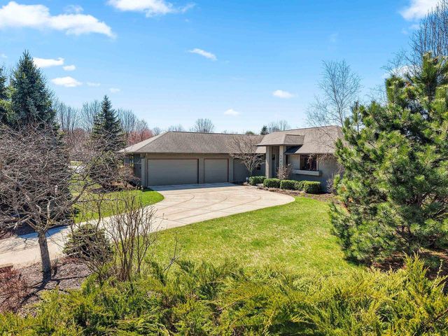 2405 CROWN POINTE BOULEVARD, Suamico, WI 54173