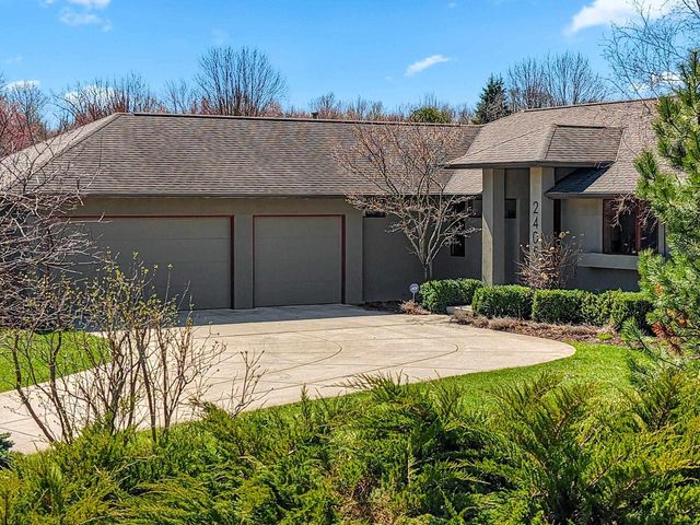 2405 CROWN POINTE BOULEVARD, Suamico, WI 54173