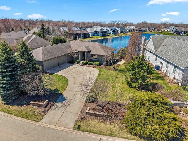 2405 CROWN POINTE BOULEVARD, Suamico, WI 54173