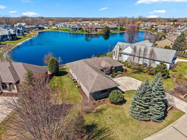 2405 CROWN POINTE BOULEVARD, Suamico, WI 54173